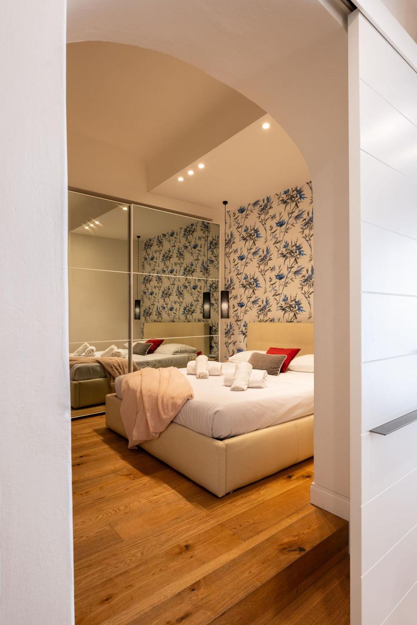 Ta - One Bedroom Luxury Apartment In The Fashion District Florenz Exterior foto